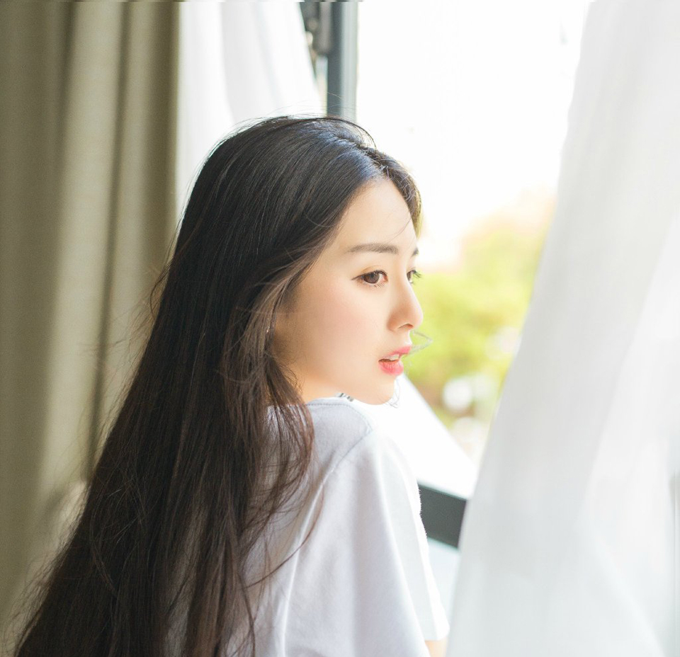 看着众人的神色，庞统摇头道：“张任被诸位拿下，想来诸位已经决意要反叛刘璋了，但诸位可曾想过，阆中粮草，皆受成都所制，一旦粮草被刘璋掐断，这十万大军，恐怕还未攻到成都，便要灰飞烟灭了。”